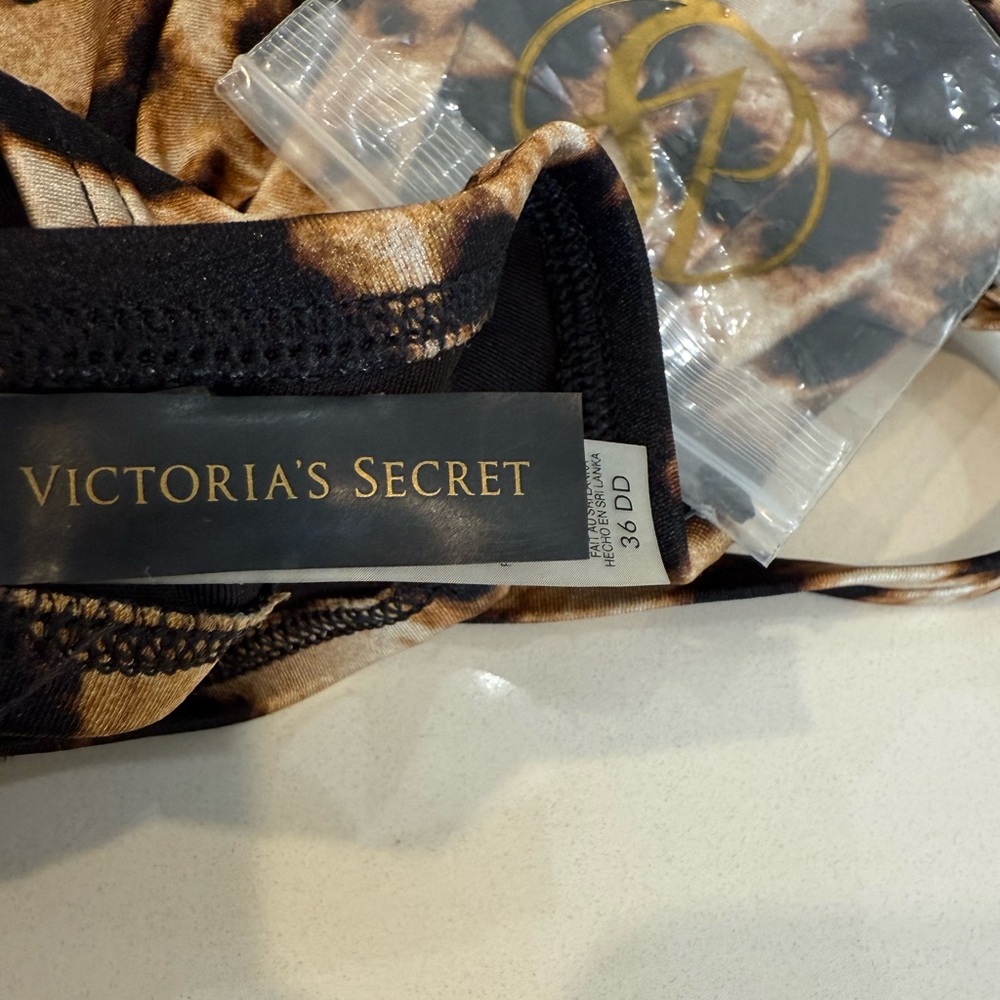 Leopard Print Bikini Top. Size 36DD - Picture 2 of 4